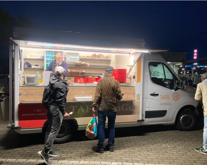 Wuppertaler Tafel
Essensausgabe
Obdachlose versorgen