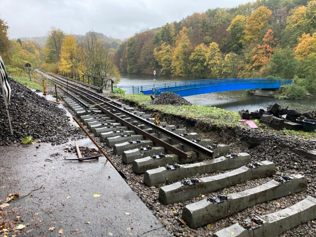 Neue Schwellen
Bauarbeiten
www.wupperschiene.eu