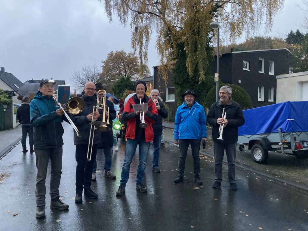 Trompeten Posaunen Umzug St Martin Wuppertal Cronenberg 2.11.25